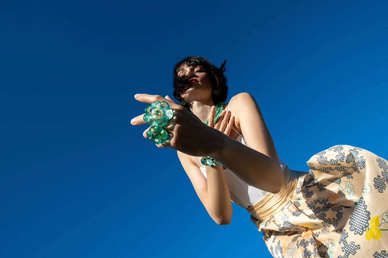 Comment Porter les Bijoux Floraux avec Style et Élégance