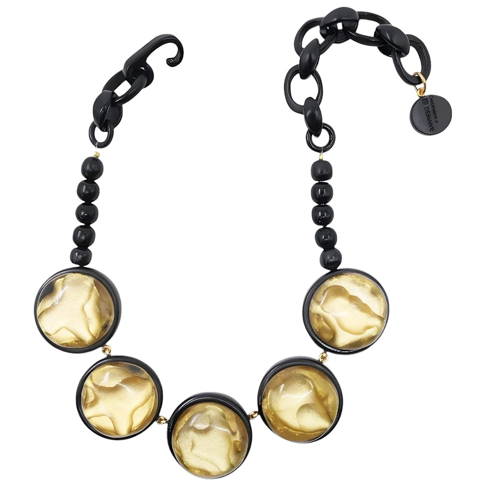 Collier Titelle