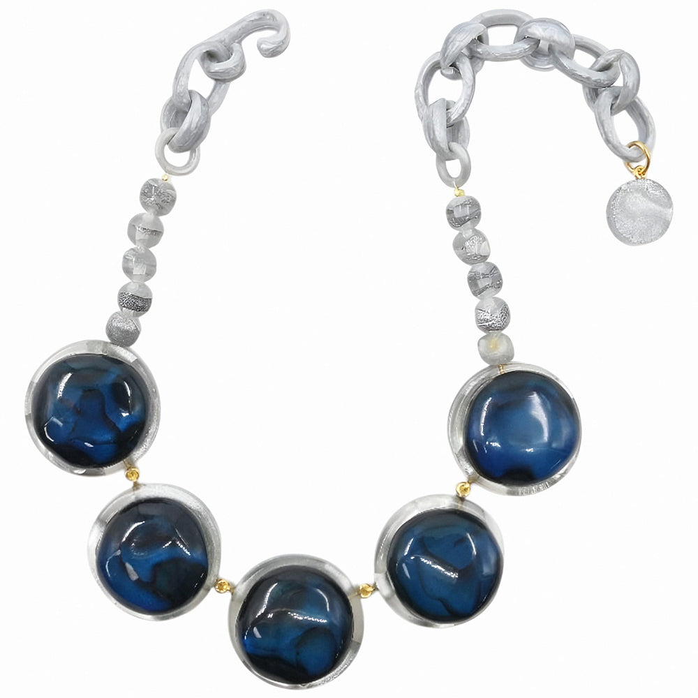 Collier Titelle