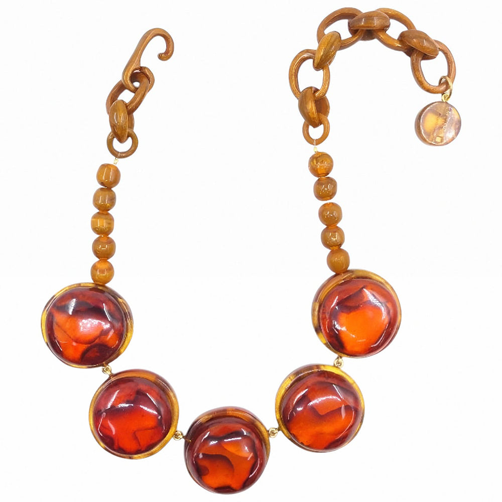 Collier Titelle