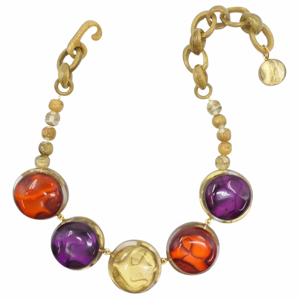 Collier Titelle