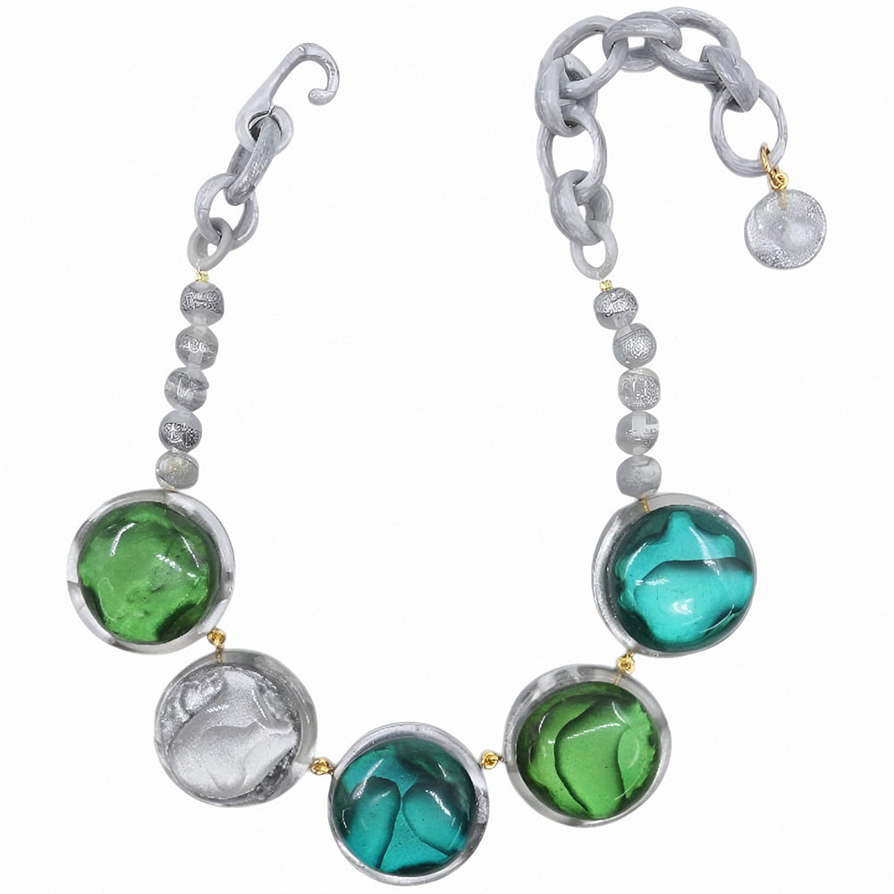 Collier Titelle