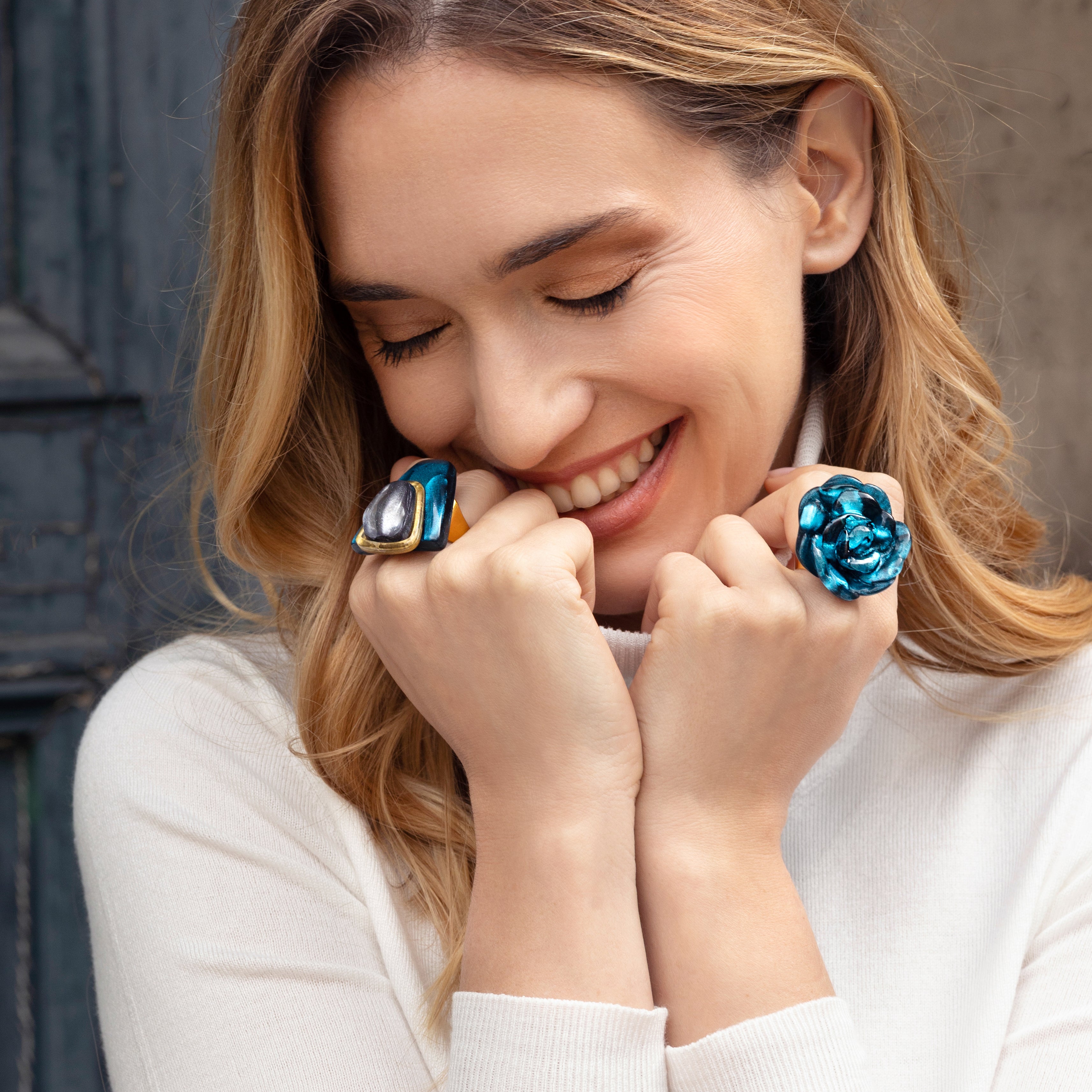 Photos_porter_Bague_Arlanda_et_Leonora_collection_GALERIE.jpg